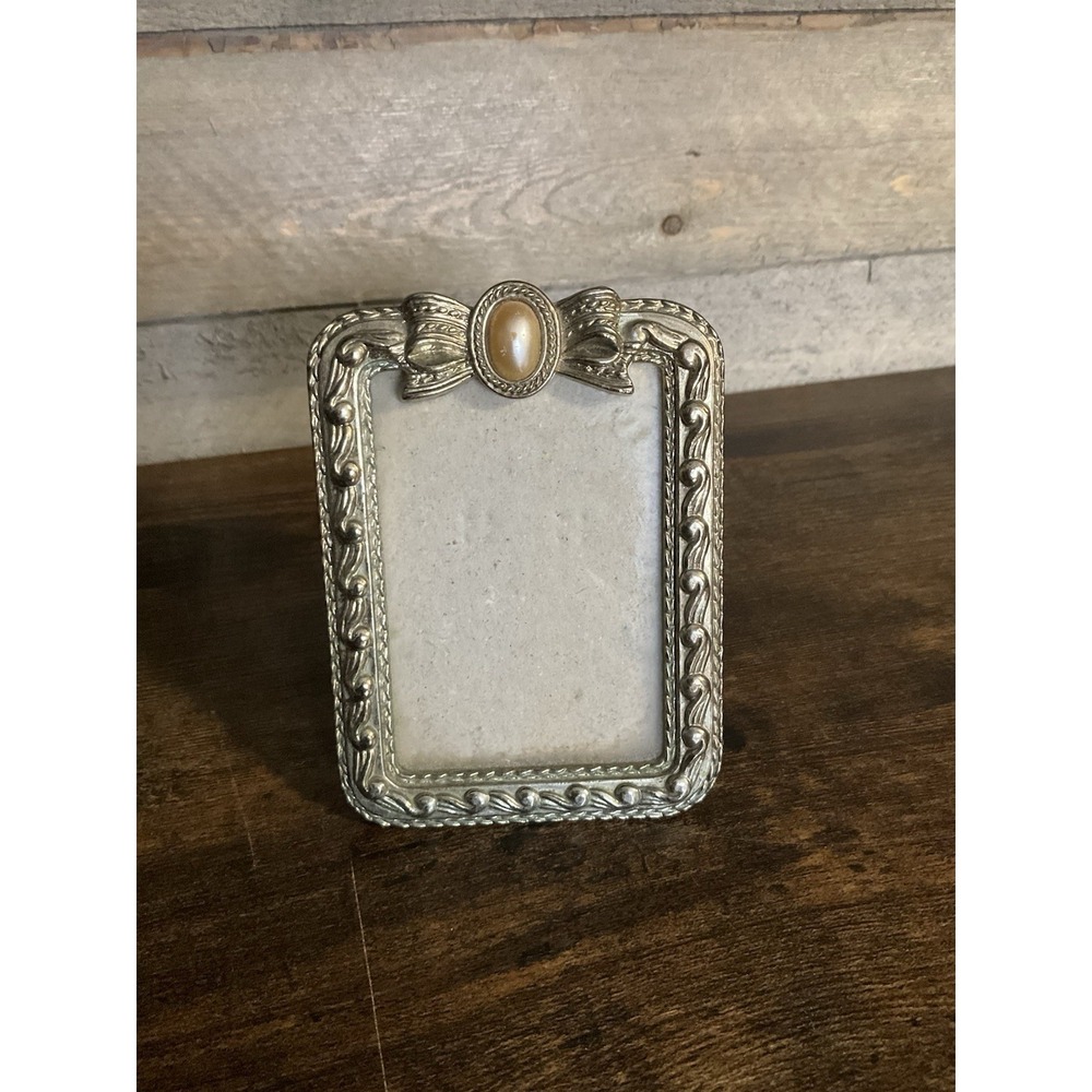 Vintage Hollywood Picture Frame  With Gold/Silvertone Bow Faux Pearl